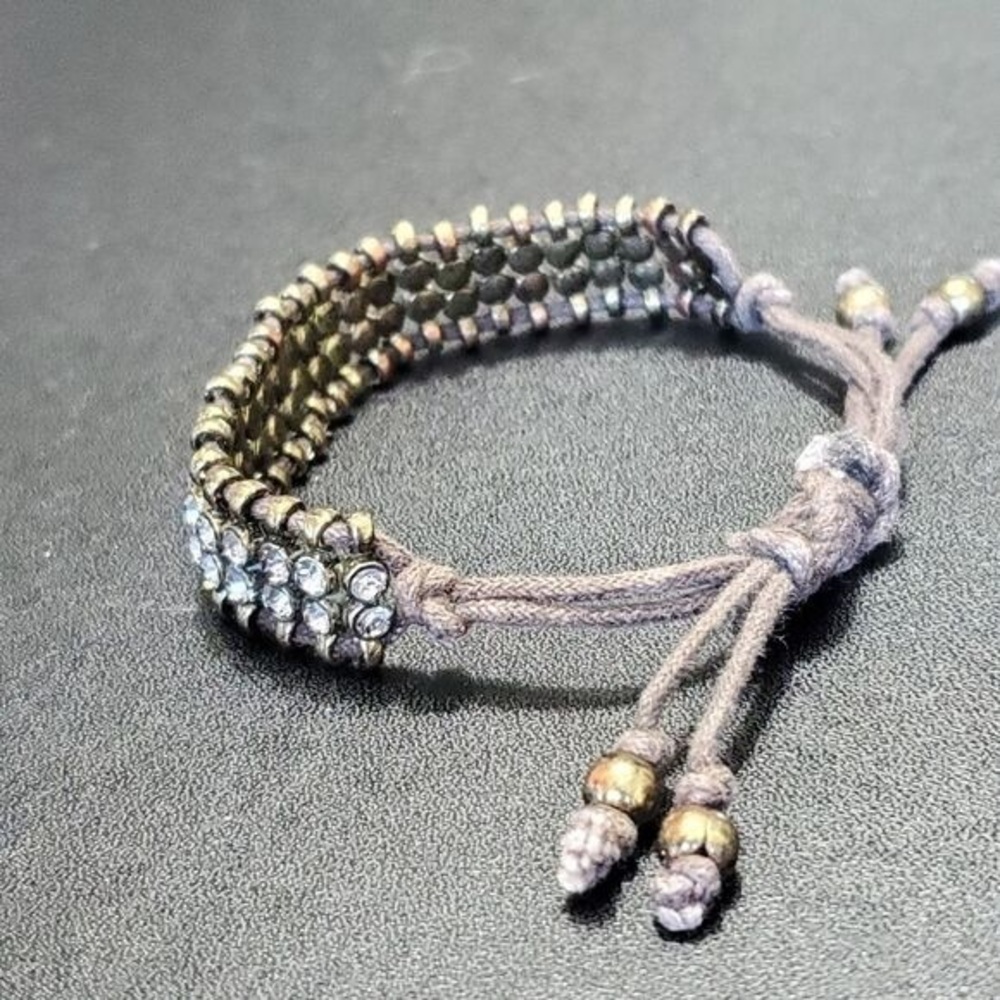 Elegant Beaded Bracelet with Adjustable Closure